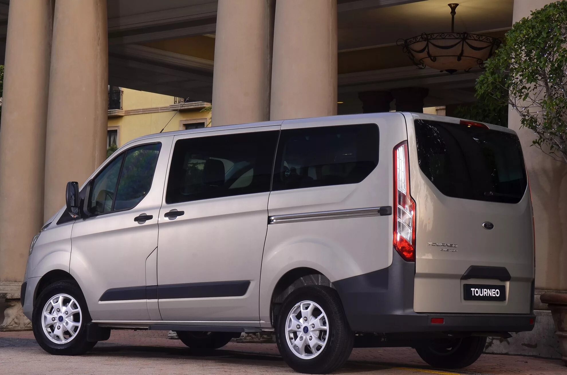 Купить форд торнео бу. Ford Tourneo Custom 2. Ford Tourneo Custom 2006. Ford Tourneo Custom. Ford Tourneo Custom 2008.