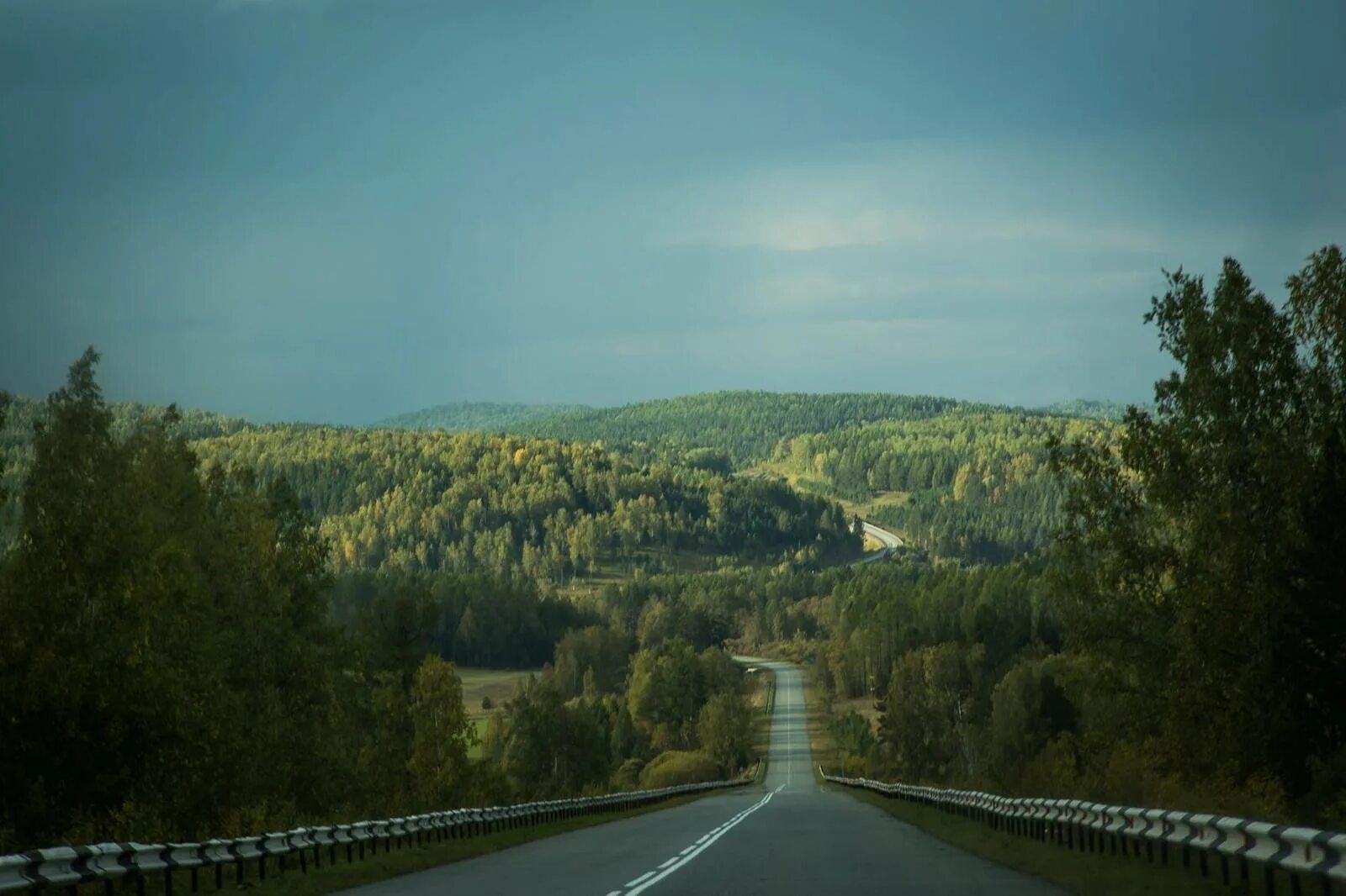 Дорога абакан красноярск. Трасса Абакан Кызыл. Природа Нижнеингашского района. Петряшино Красноярск. Природа Нижнеингашского района Красноярского края.