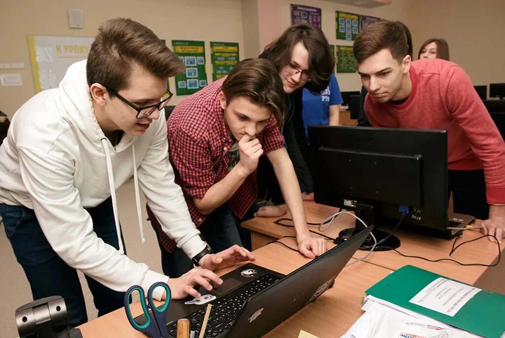 Работающие студенты статья. Студенты программисты. университеты для программистов. компьютеры в университетах. информатика и вычислительная техника.