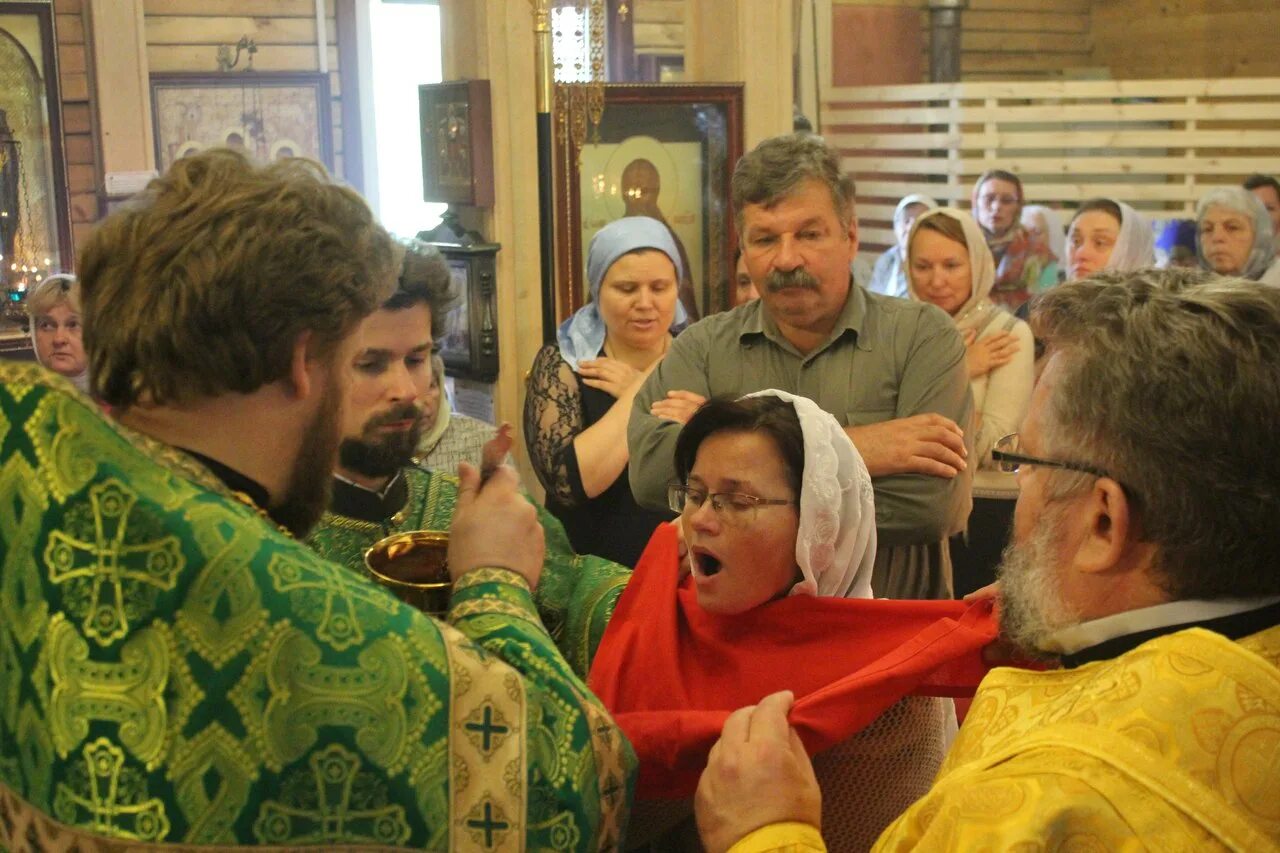 Храм сретения господня в жулебино. Церковь петра и павла в лефортово. Служба в храме метрогородок. Отец вячеслав храм марии магдалины в сокольниках. Служба в храме метрогородок.