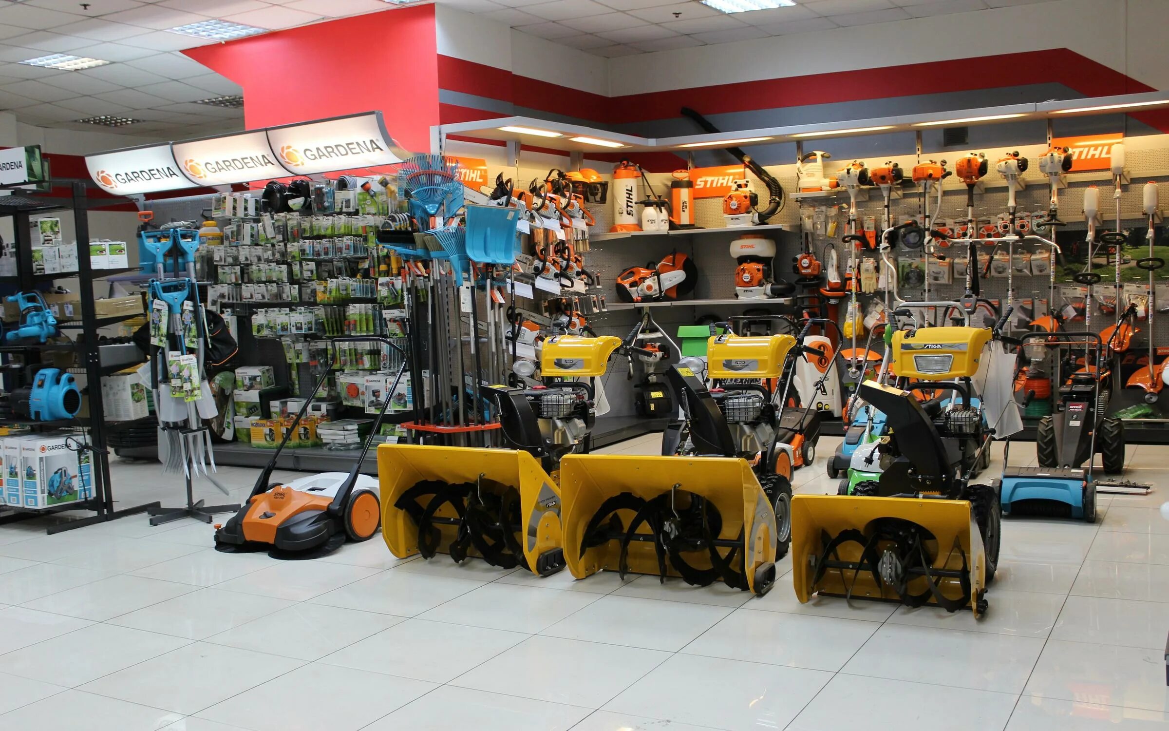 Магазин садовой техники адреса. Магазин садовой техники. Магазины техники в Питере садовой техники. Крупные магазины с садовой мототехникой.