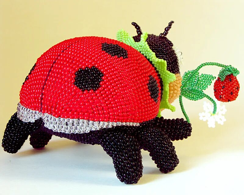Схема для бисера параллельным плетением божья коровка. Сплести из бисера коровку. Сплести из бисера коровку. Божья коровка из бисера схема плетения для начинающих. Сплести из бисера коровку.
