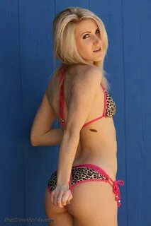 Index of /galleries/nextdoor-models/pink-leopard-bikini.