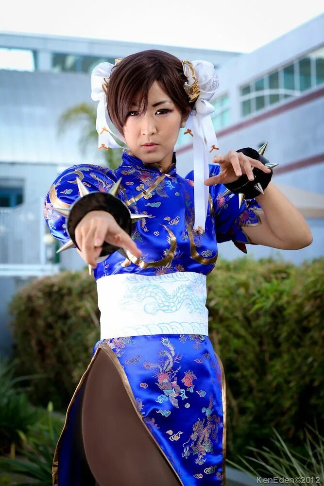 Cosplay chun. Уличный боец Чун ли косплей. Чунь ли Street Fighter косплей. Chun li Cosplay. Chun li косплей.