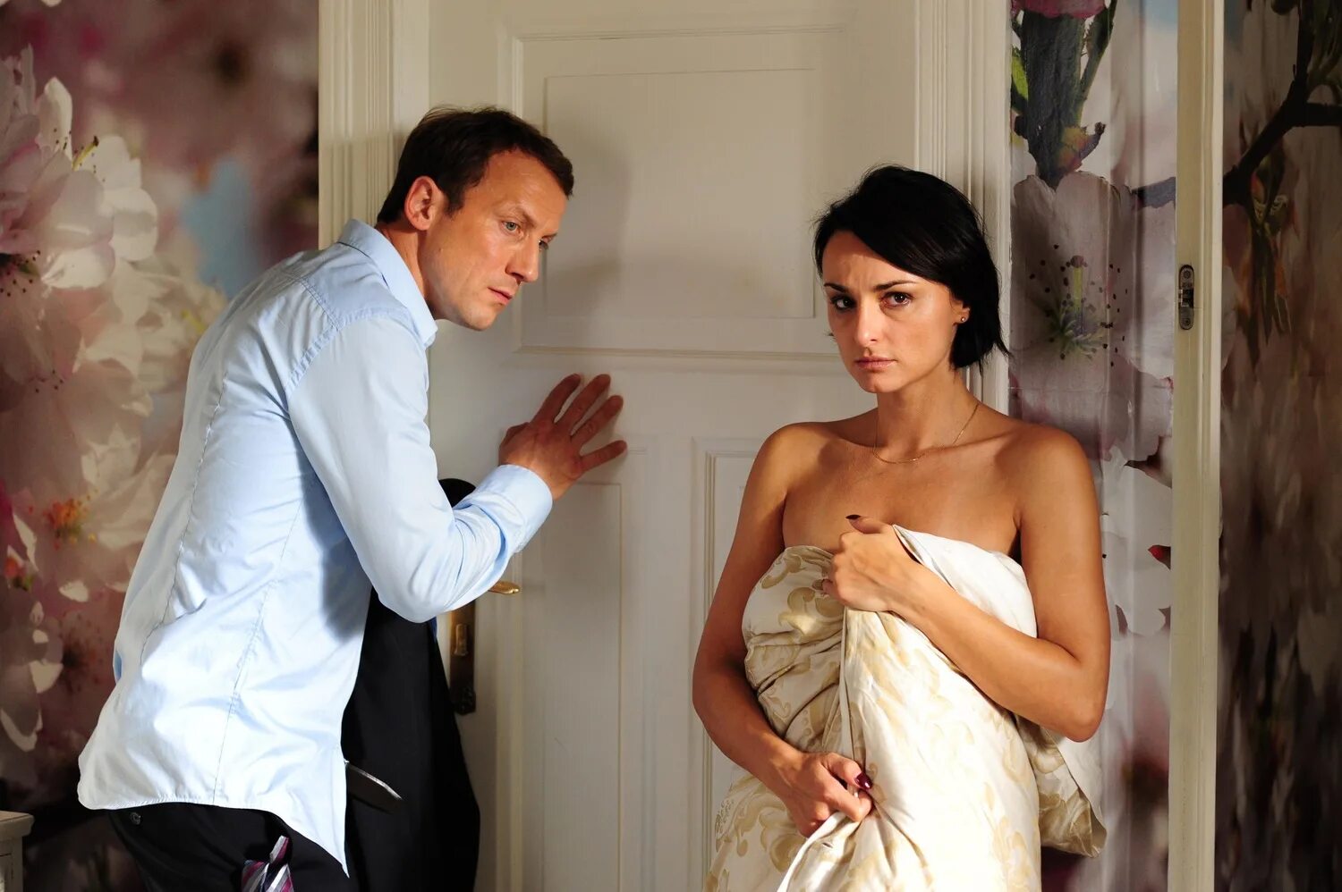 Томас джейн соблазн. Соблазнение невинных. Летние игры фильм 2001. Неотразимая тамара доминик купер. Фильм про девочек целочек.