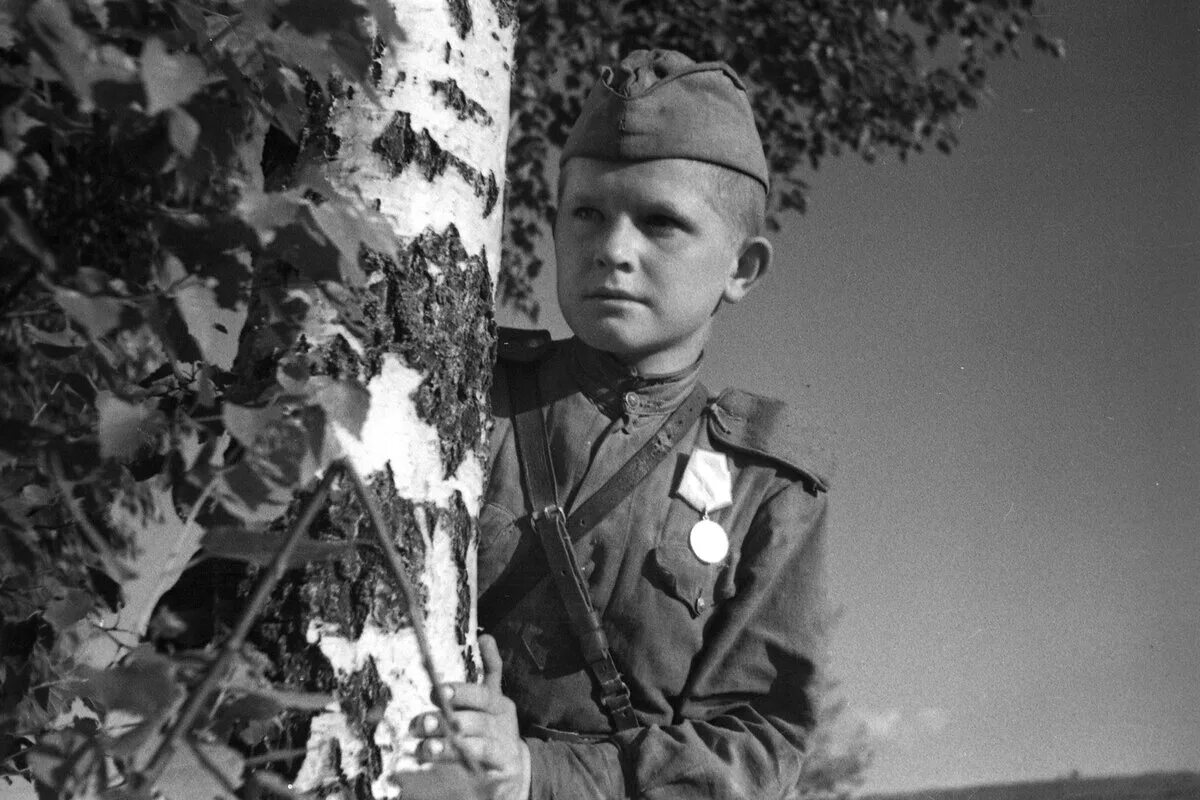 Дети войны 11 лет. Витя Жайворонок сын полка. Сын полка 1945. 1941 Сын полка.