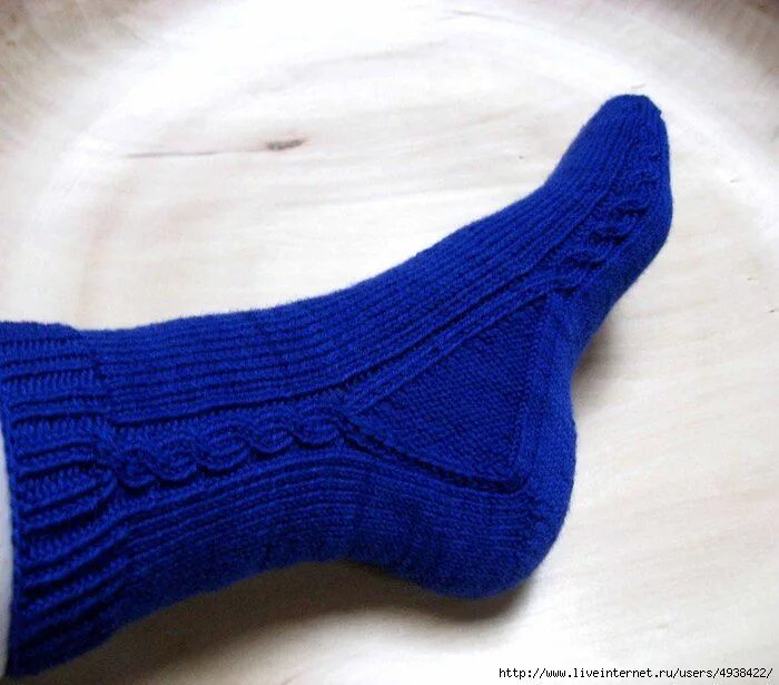 Носки спицами от мыска с анатомической пяткой. Вязаные носки спицами. Носки с пяткой бумеранг. Носочки от мыска. Носки.