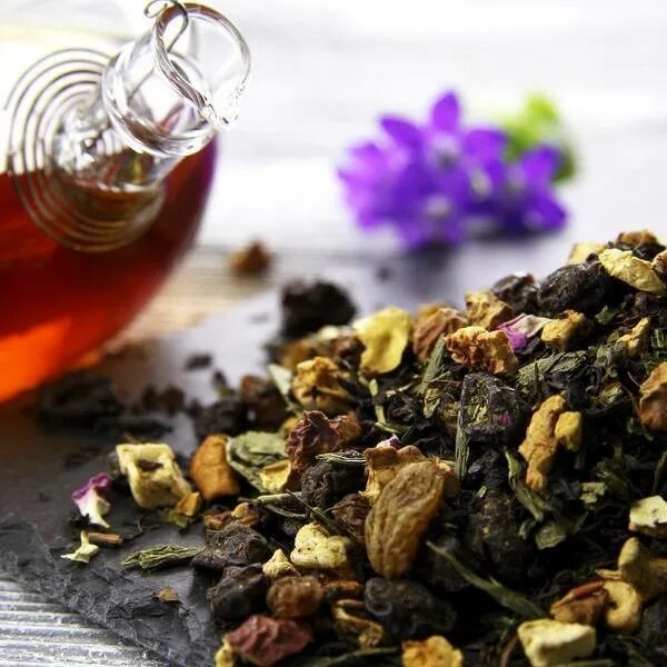 Чай краситель. Ароматизация чая. Чай краски Крыма. Ароматизированный чай. Чай без красителей.