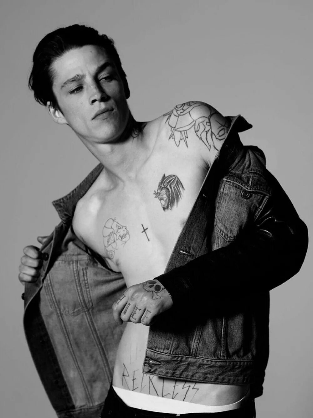 Ash stymest тату. Эш стаймест 2023. Эшли кэмпбелл салли фейс. Эшли эш. Эш стаймест модель.