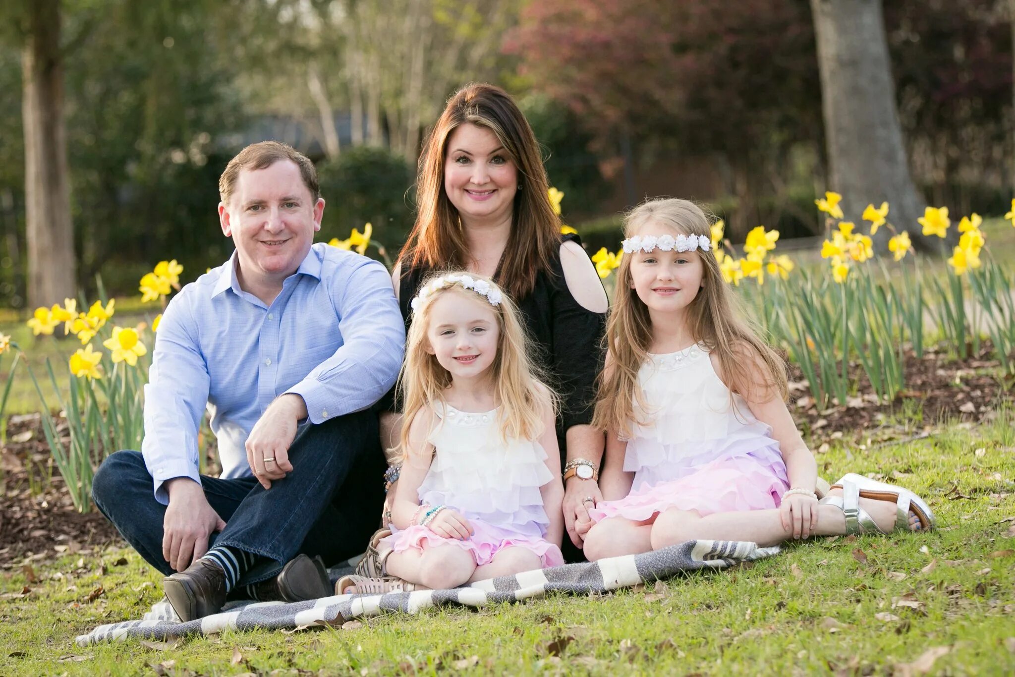 Фотосессия мама и трое детей. Фотосессия семейная на природе с дочкой. Macalister family. Professional family. Фотокарточка семьи.