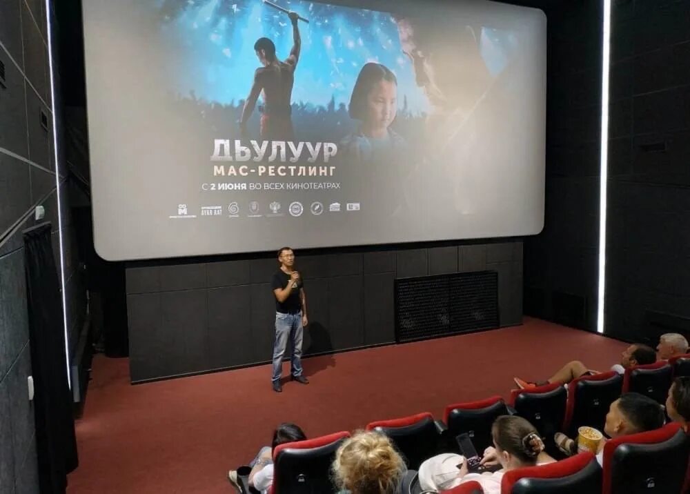 Кинотеатр центральный калуга. Центральный якутск. Якутск к\т центральный фото. Кинотеатр центральный калуга. Кинотеатр центральный якутск старый.