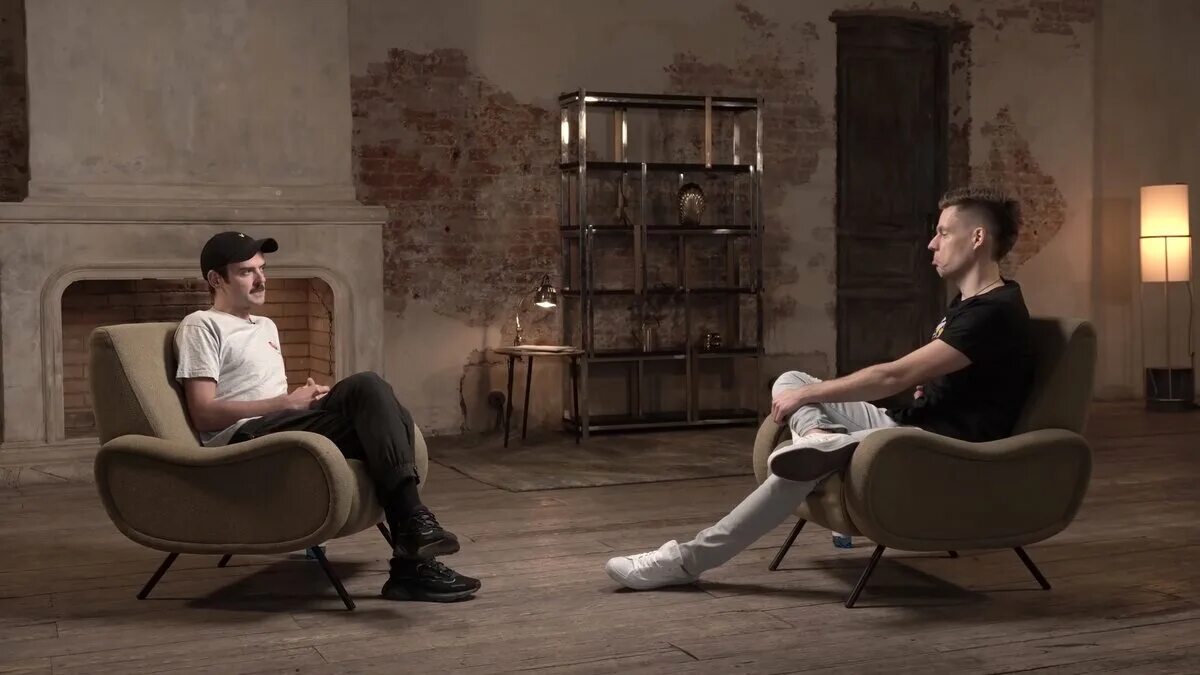 Интервью ю. Антон лапенко у дудя. дудь с интервью лапенко. юрий дудь интервью. студия юрия дудя.