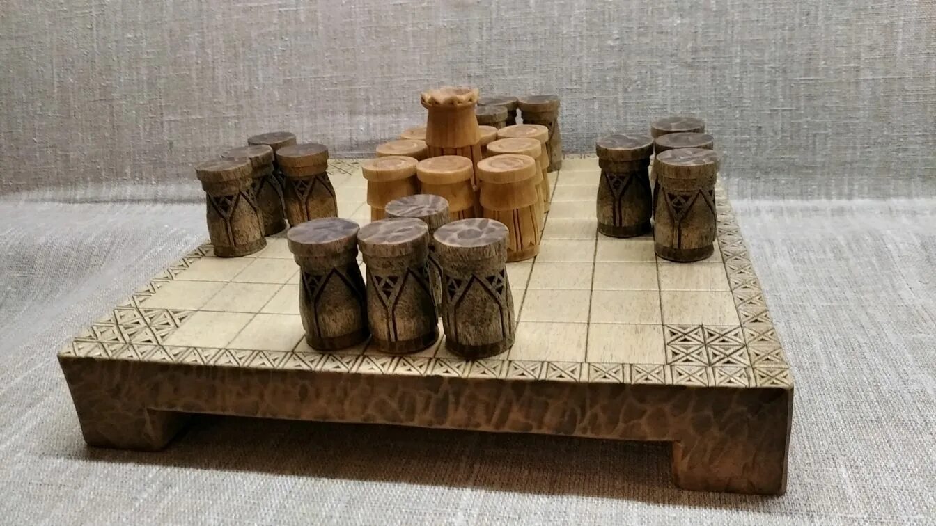 Школьники. Настольные игры череповец. Аниме магазин в череповце. Школьники играют. Настольные игры череповец.