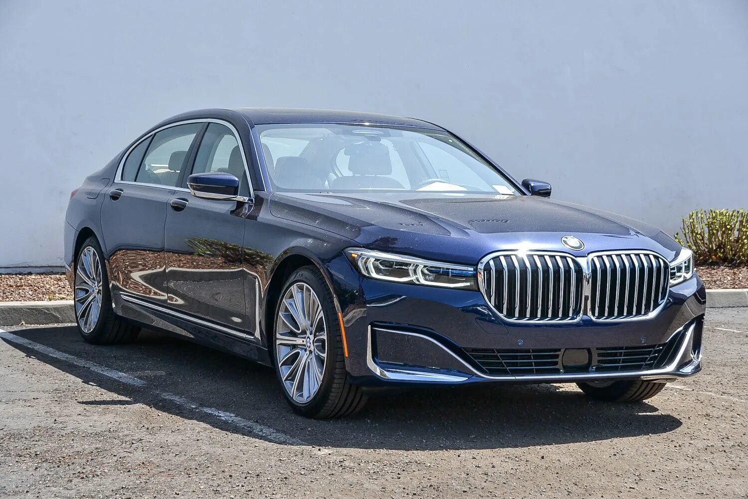 БМВ 750i 2021. BMW 750i 2020. Новая БМВ 7 2022. BMW 7 2021.