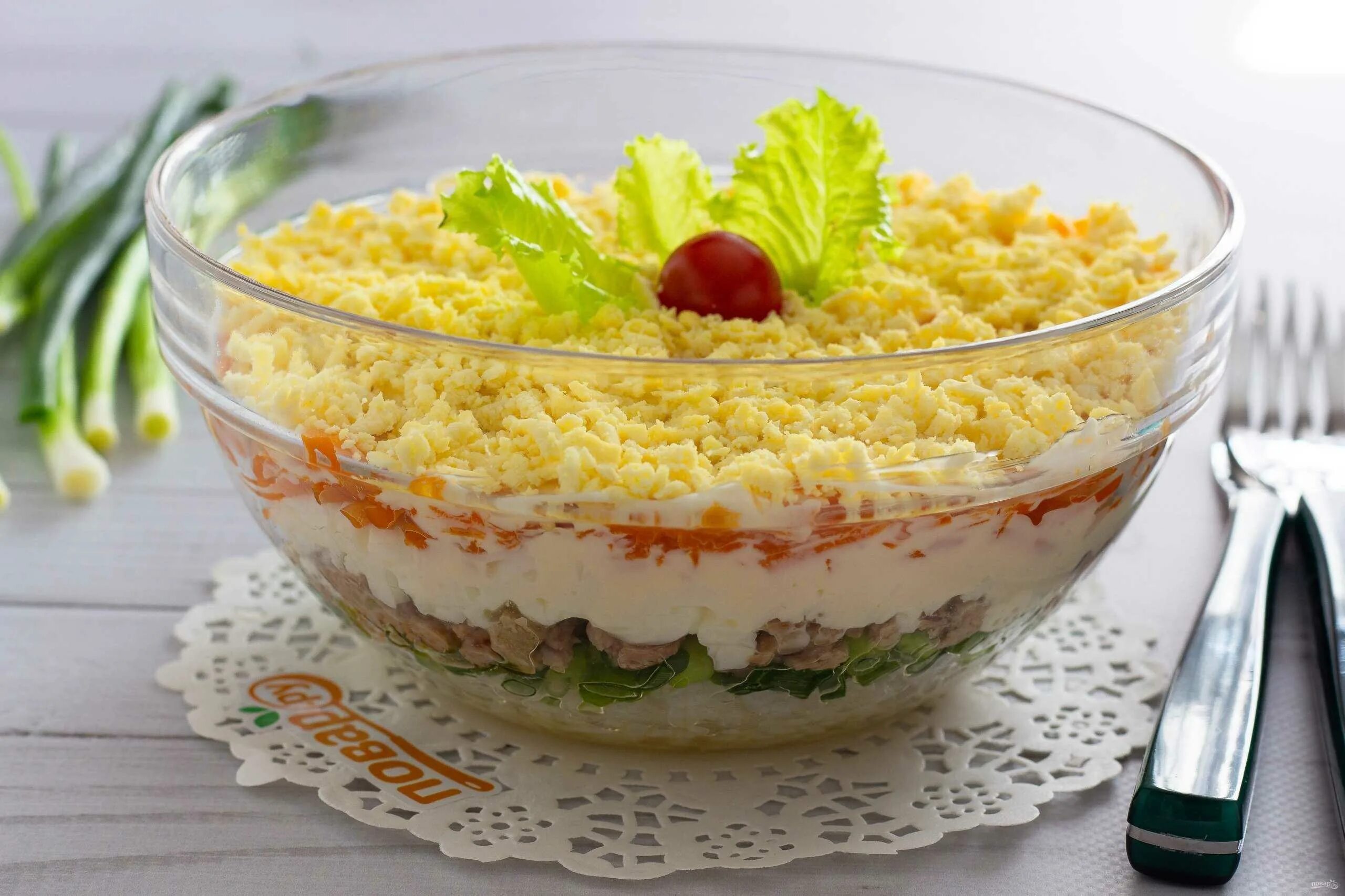 Салат печень трески с яйцами и сыром. Салат с печенью трески слоеный. салат слоёный печёнкин. слоеный салат «звездочет». салат с печенью трески слоями.