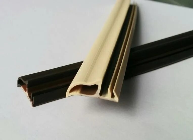 Уплотнительная резинка для дверей входных металлических. Резиновый уплотнитель торекс. Магнитный уплотнитель для металлических дверей торекс. Уплотнитель профиль д20. Уплотнитель (резиновый) d-профиль 10м коричневый 4walls/100 (urk010d).