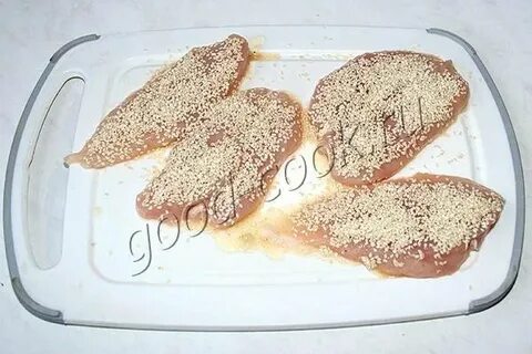 Куриные грудки в кунжуте на сковороде