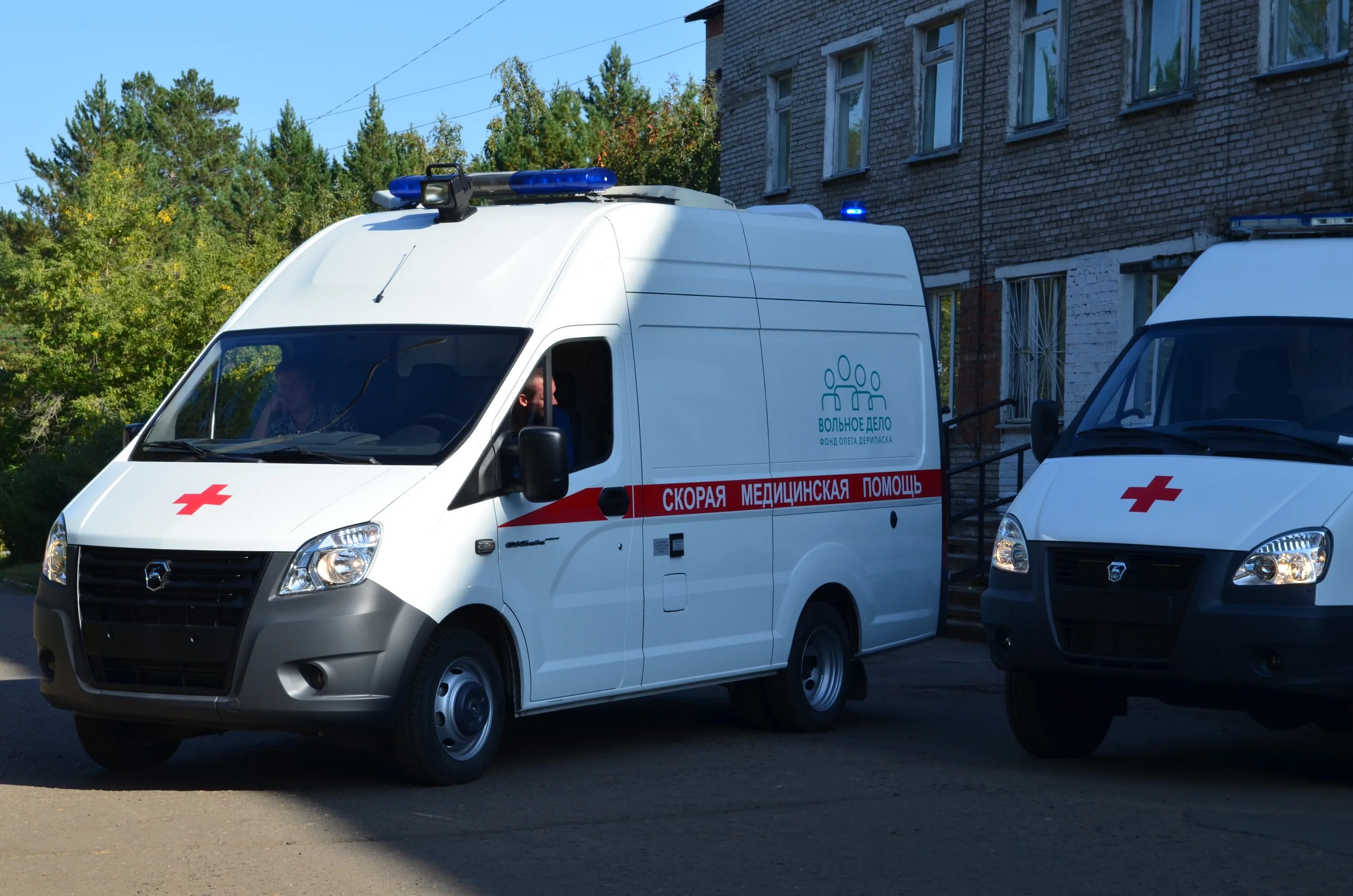 Скорая черкесск. Машина скорой помощи. Автомобиль скорой медицинской помощи. Новые машины скорой помощи. Машины скорой помощи России.