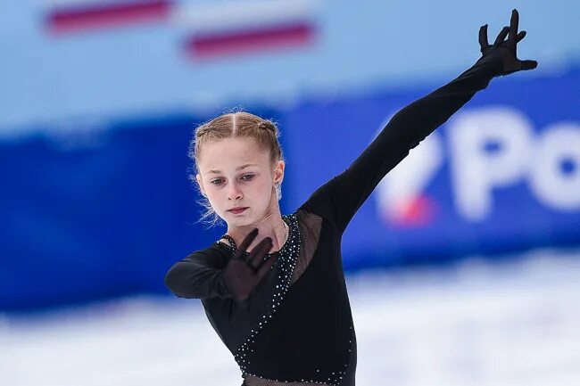 Четверной лутц в фигурном катании. Базылюк фигурное катание. Базылюк фигурное катание произвольная программа. Фигуристка. Базылюк фигурное катание произвольная программа.