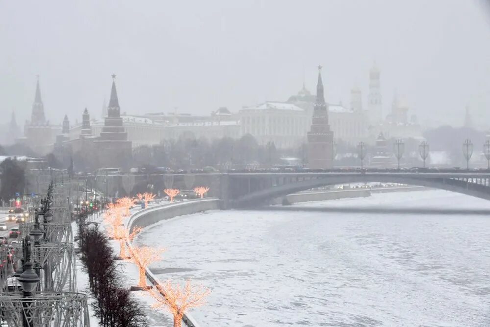 Москва зима 2021. Метель в Москве красивые фото. Погода в Москве. Канал Москвы зимой. Москва какой будет зима