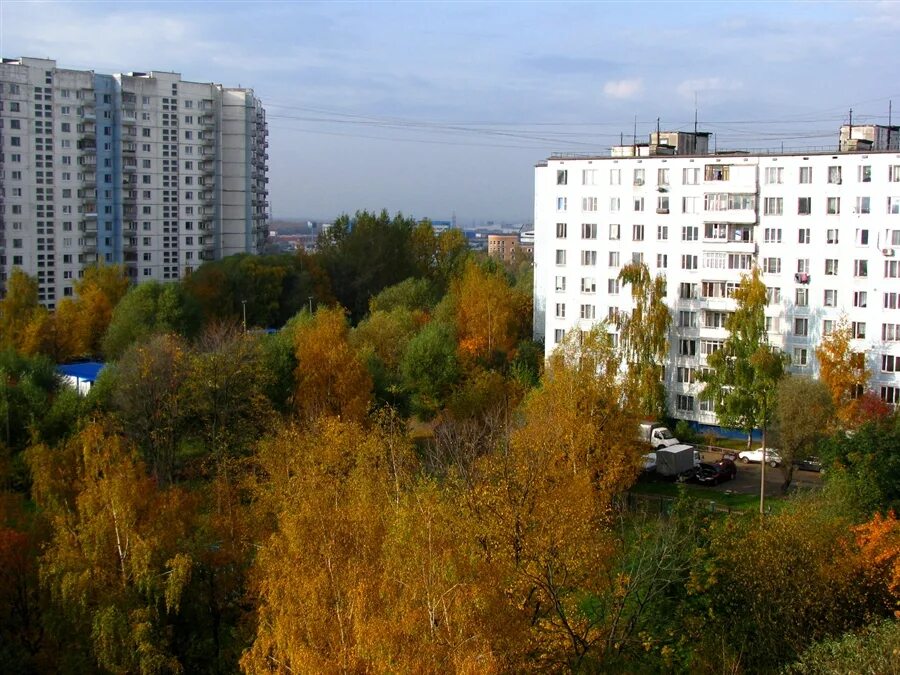 Жизнь в спальных районах. Спальные районы. Московские спальные районы. Осенний спальный район. Спальный район осень.