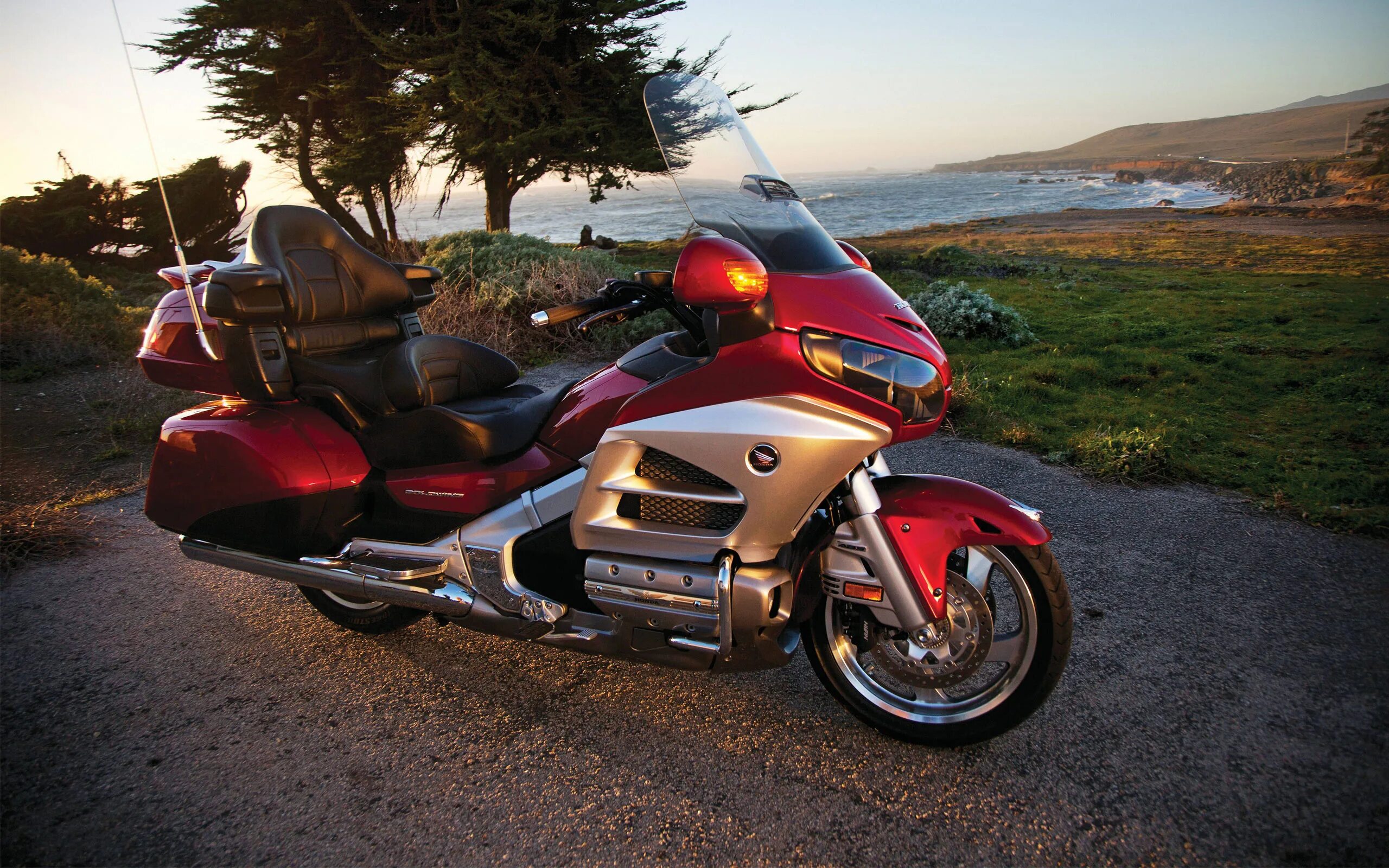 Мотоцикл honda gold wing. Хонда голд винг 400. Спорт турист мотоцикл 1300. Мотоцикл ямаха fjr 1300. Yamaha star venture 2018.