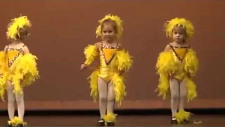 Танец маленьких утят видео дети танцуют. Детские танцы утята видео. Танец маленьких утят танцы для детей. Танец маленьких утят в саду. Танец маленьких утят танцуют дети.