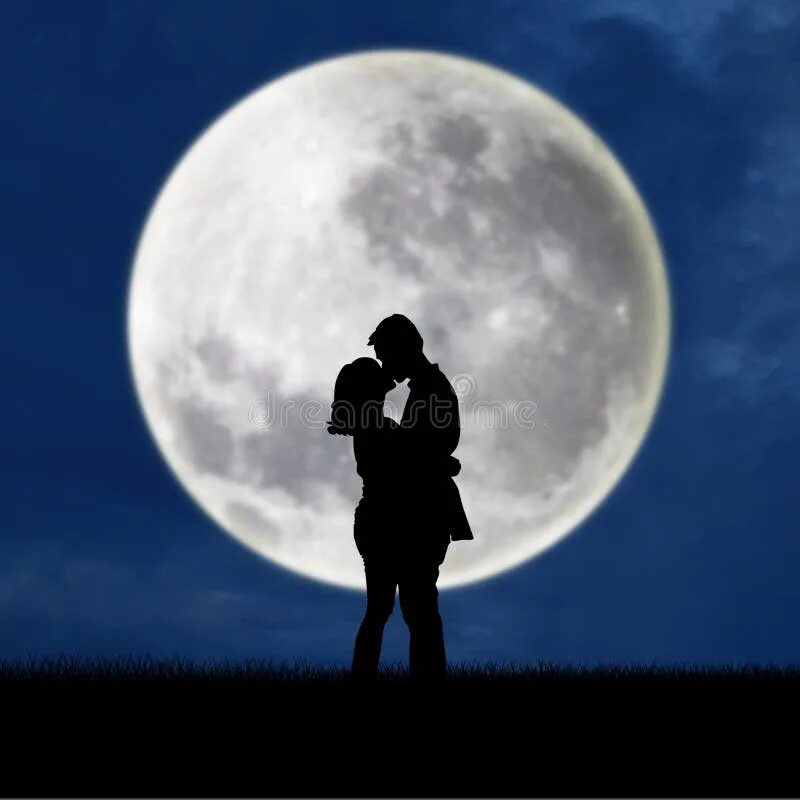 Парень и девушка на Луне. Мальчик и девочка на фоне Луны. Мальчик и девочка под луной. Парень и девушка под луной. Напротив луны