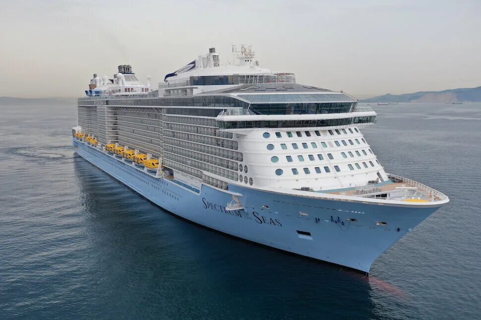 Лайнер spectrum of the seas. Спектрум морей круизный лайнер. спектрум оф зе сиас. спектр морей. спектр корабль.