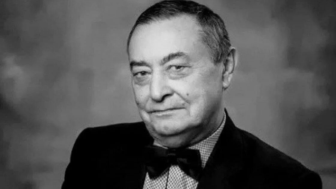 Заслуженный режиссер. Заслуженный режиссер. Заслуженный артист казахской сср. Деятели искусства. Заслуженный режиссер.