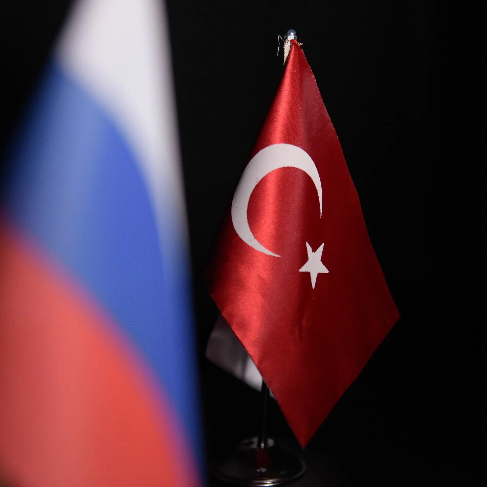 Российско турецкий флаг. Россия и Турция. РФ Турция флаги. Флаг России и Турции.