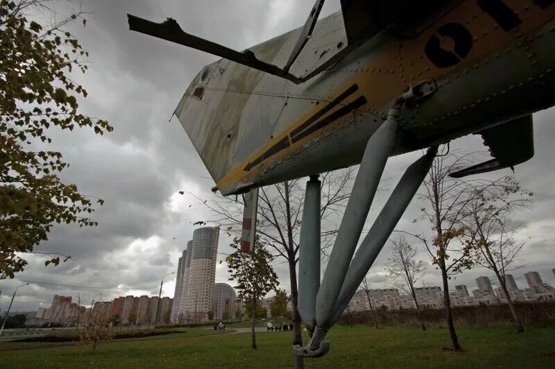 забытые самолеты. ходынское поле заброшенные самолеты. брошенные самолеты. забытые самолеты. самолёт аэродром ходынка.