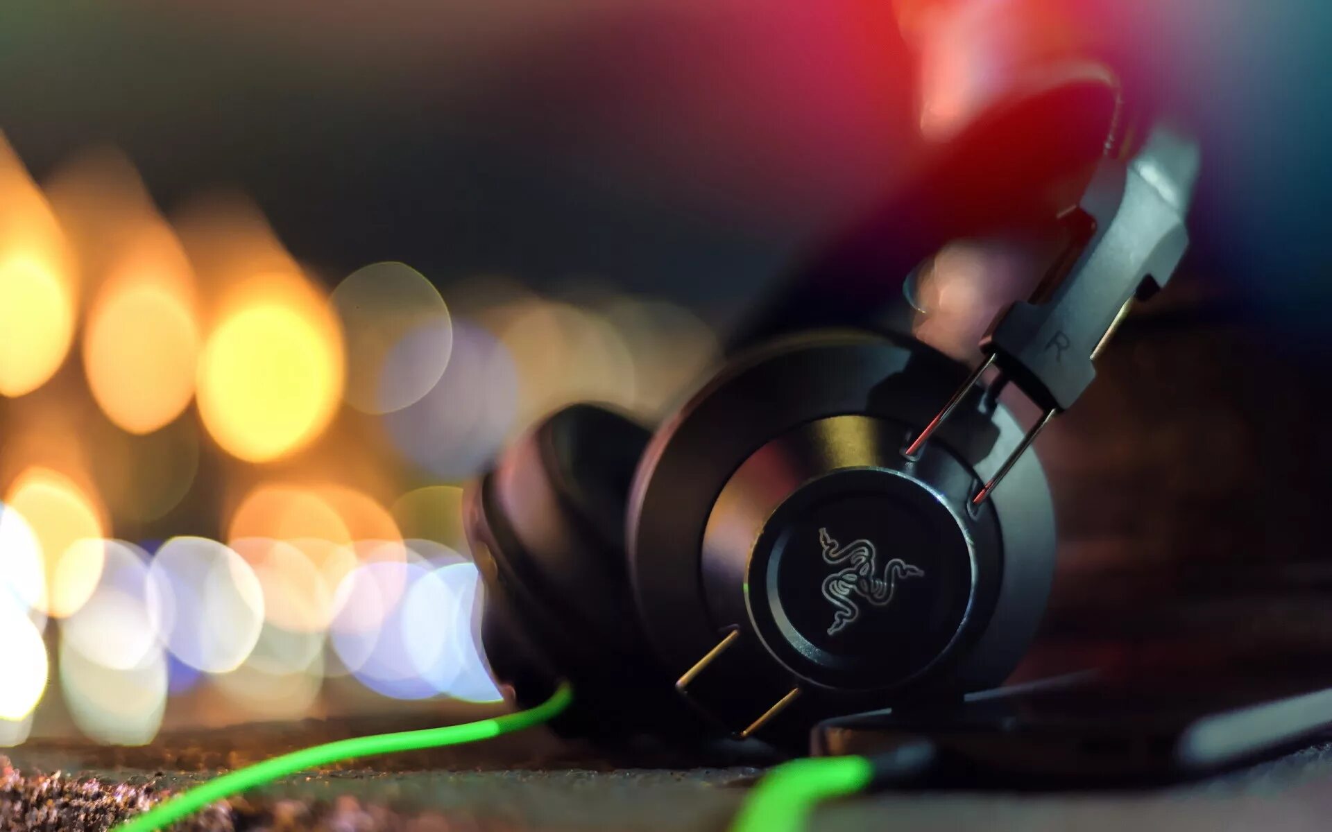 Фоновая музыка для youtube. Razer, Adaro, наушники, стереонаушники, блики. Razer Adaro stereo DJ. Обои Razer Kraken. Наушники рейзер красные.