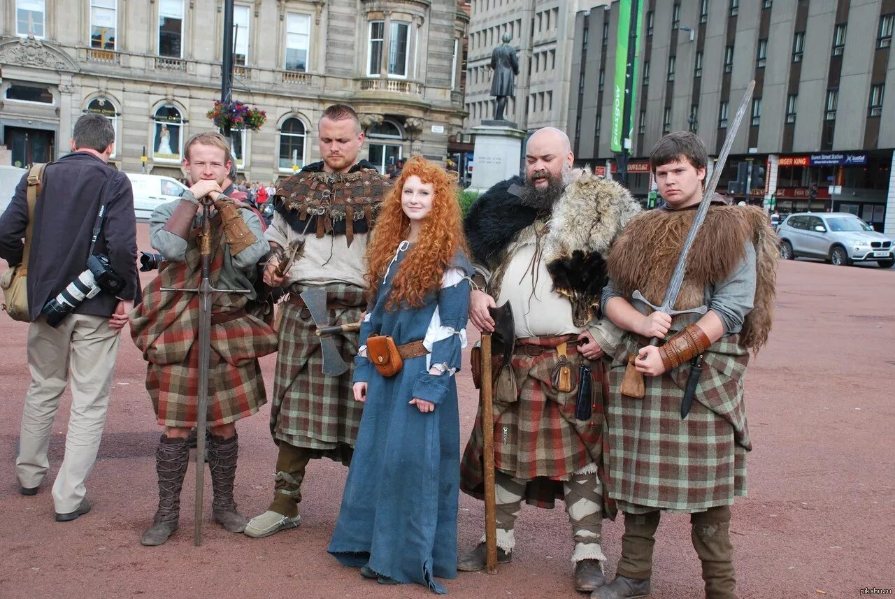 The scottish people. Жители шотландии. Волынка в шотландии. The scottish people. Ирландцы шотландцы валлийцы.
