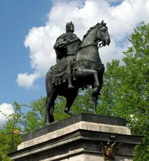 Расположите исторические памятники
