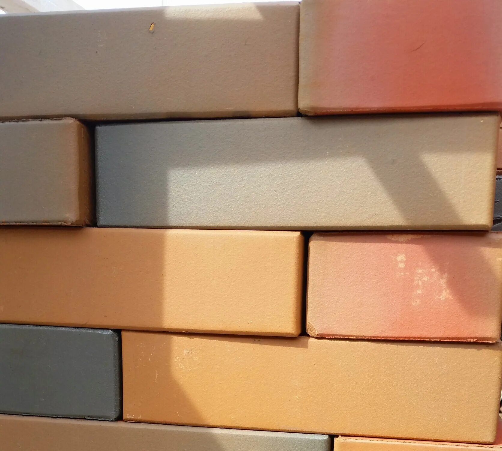 Магма флеш графит антик. Кирпич магма флэш-обжиг сланец. Кирпич клинкерный магма красный. Кирпич магма. Кирпич магма.