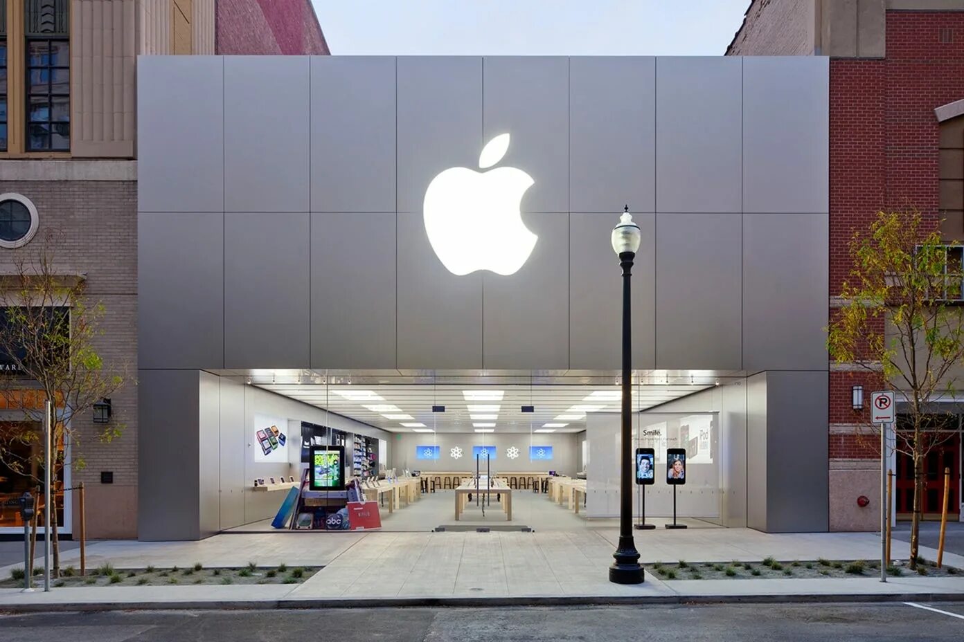 Компания store. Штаб квартира Apple в Купертино. Apple Store Apple Park. Здание эпл. Эпл центр США.