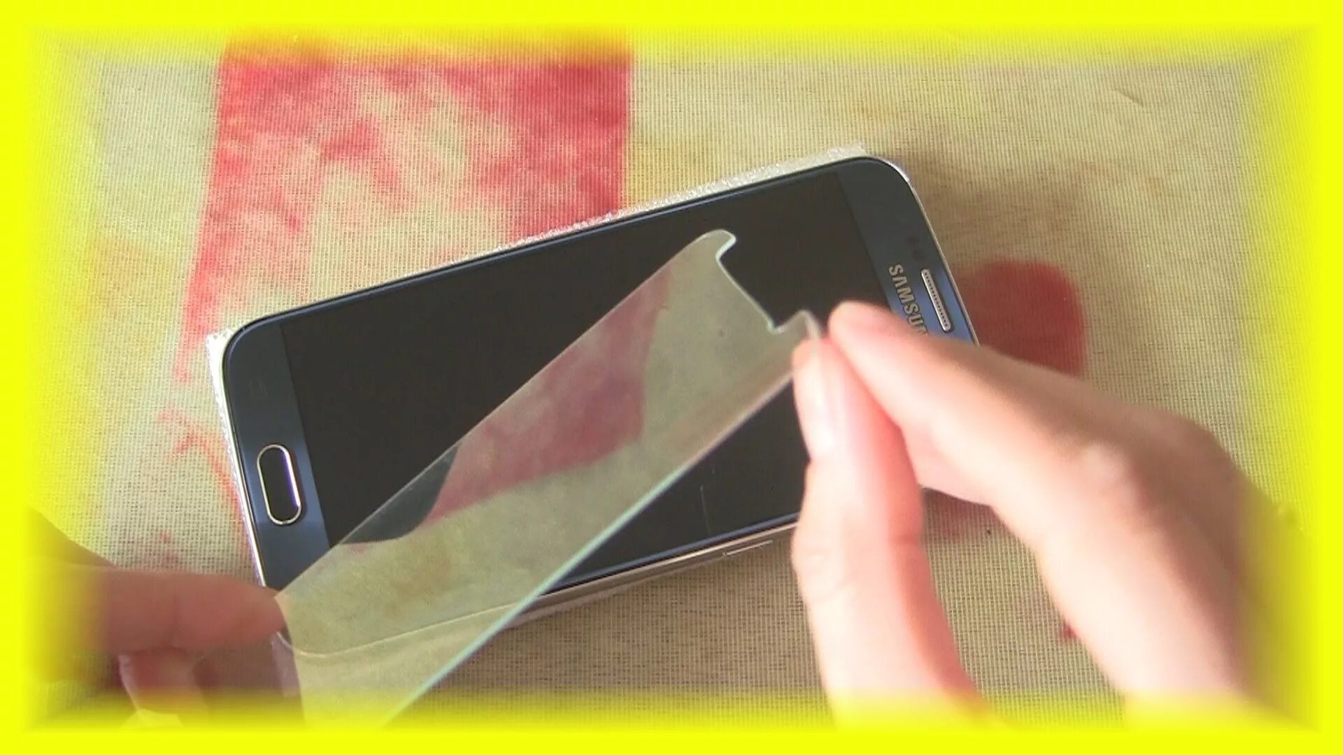 Можно наклеить стекло на защитную пленку. Samsung galaxy s22 стекло на камеру. приклеить защитное стекло. поклейка пленки на телефон. наклеить пленку на телефон.