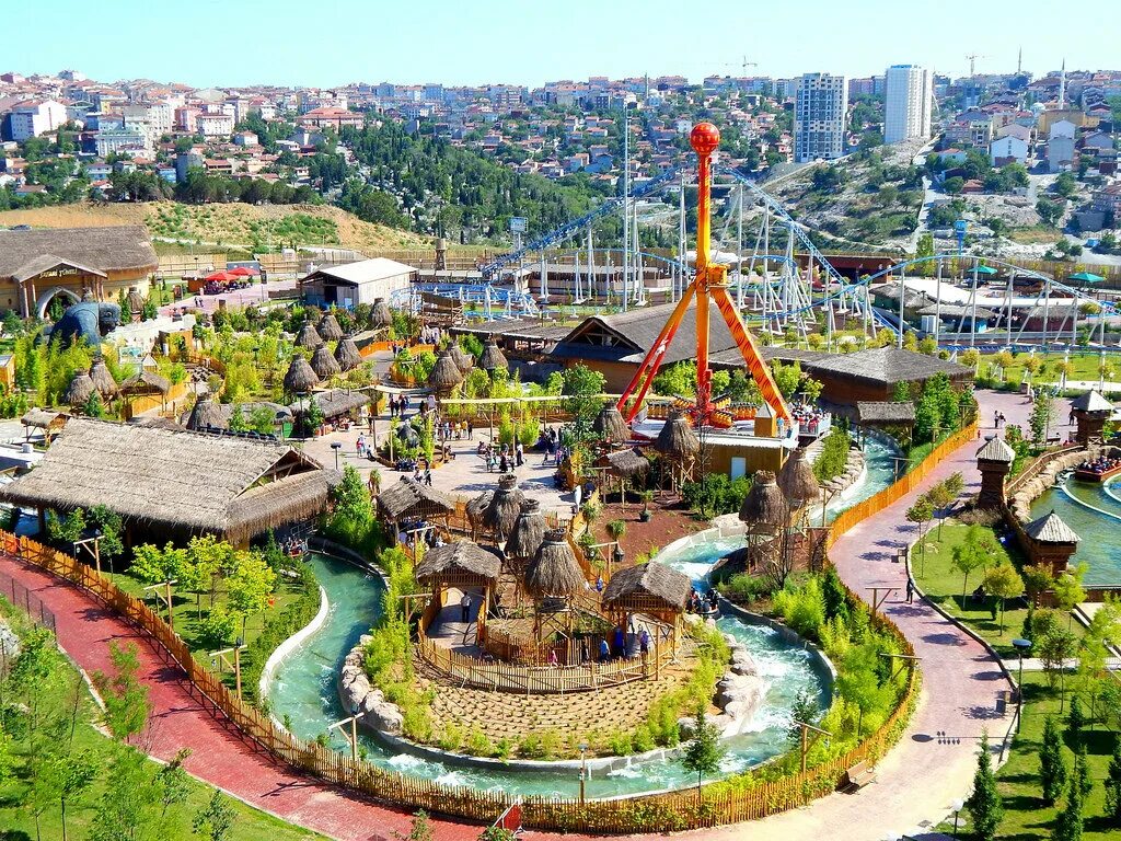Развлечения в стамбуле. Парк развлечений ВИАЛЕНД Стамбул. Парк развлечений Исфанбул в Стамбуле. Стамбульский Диснейленд Vialand. ВИАЛЕНД Стамбул аттракционы.