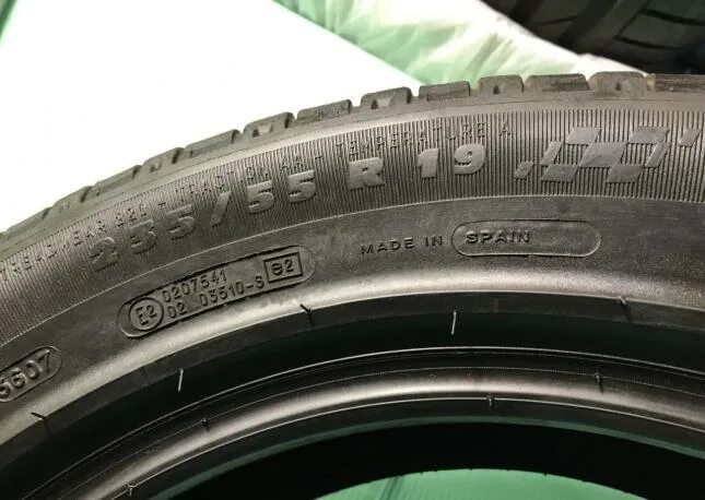 235/55 R19. Шины 235/55 r19. Мишлен липучка 235 55 19. 235 55 R19 лето.