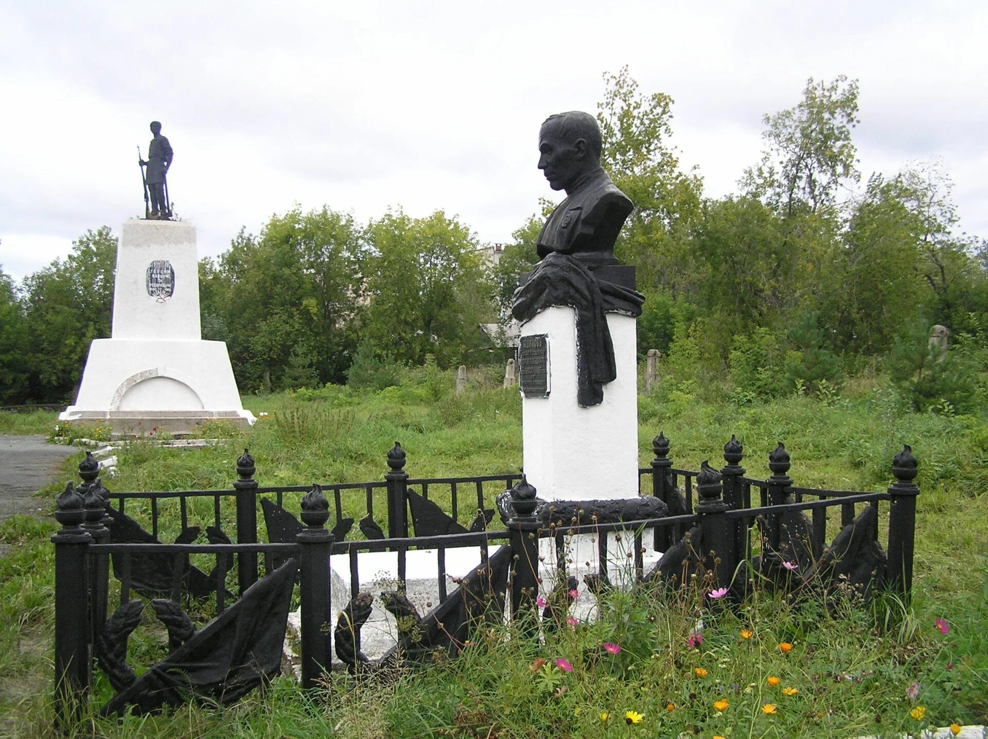 Лысьва революции 42. Медсервис лысьва. Революция лысьва. Памятник революционерам лысьва. Революция лысьва.