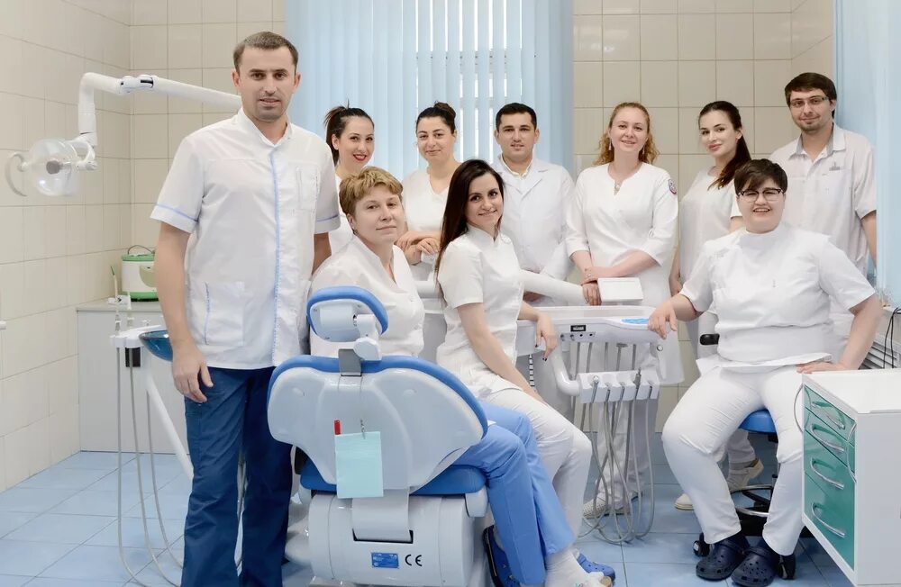 коллектив стоматологов. персонал стоматологии. коллектив стоматологов. персонал стоматологической клиники. стоматолог.