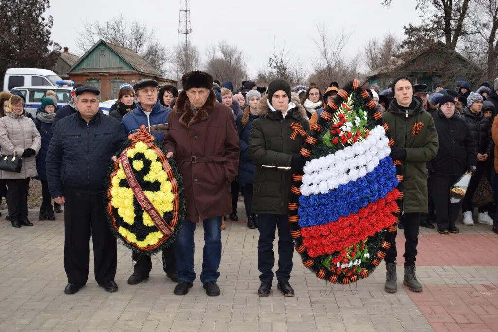 Точная погода в целине ростовской. Целина Обелиск поселок. Поселок Целина Целинский район Ростовская область. Покровский храм Целина. Освобождение Целинского района от фашистов.