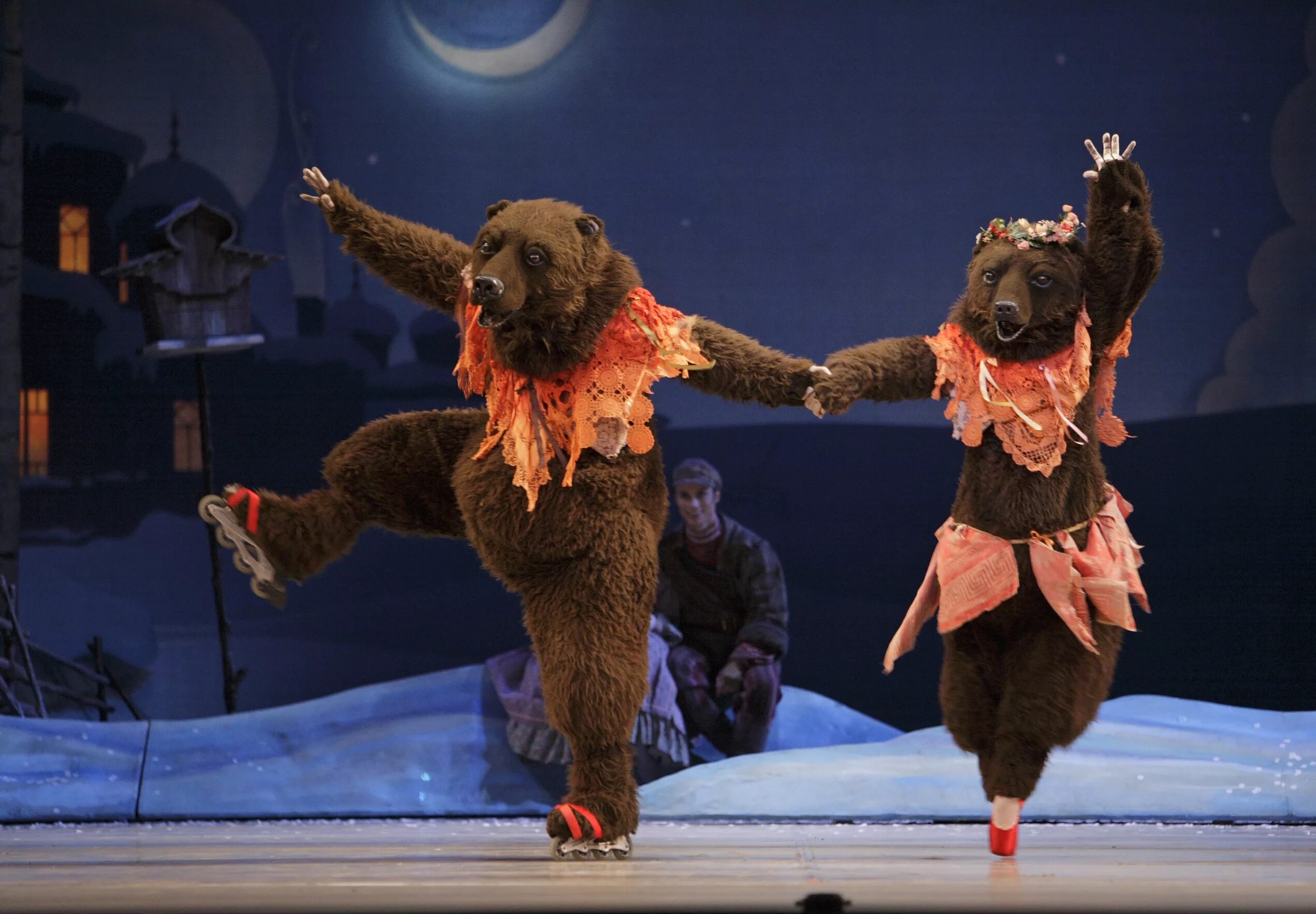 Где медведь танцует. Бостонский балет Щелкунчик медведь. Танцующие медведи. Медведь танцует. Щелкунчик танец медведя.