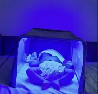 Салбыраған кеуде эротикалық фотосуреттер жеке