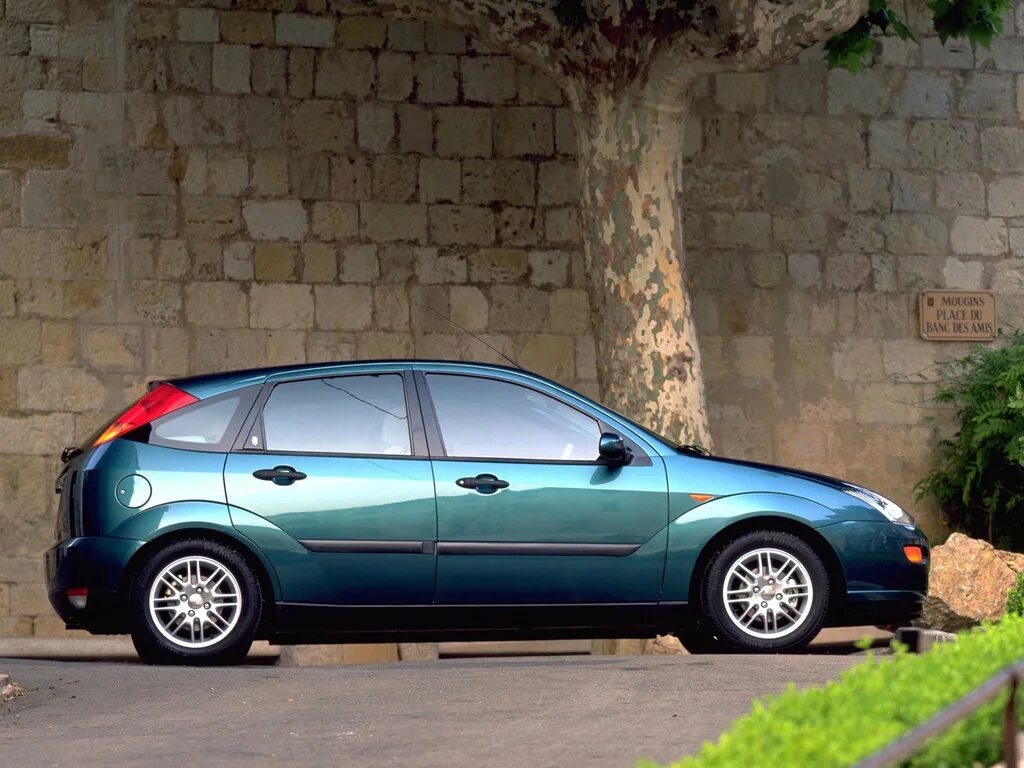 Форд фокус 1 сборки. Ford Focus 1 хэтчбек. Форд фокус 1998 хэтчбек. Ford Focus 2001 Hatchback. Ford Focus 1 Ghia.