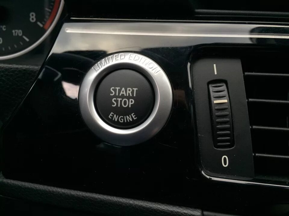 Viper кнопка старт стоп. Бмв 218 старт стоп. Start stop 01. Старт стоп бмв х3. Start stop 01.