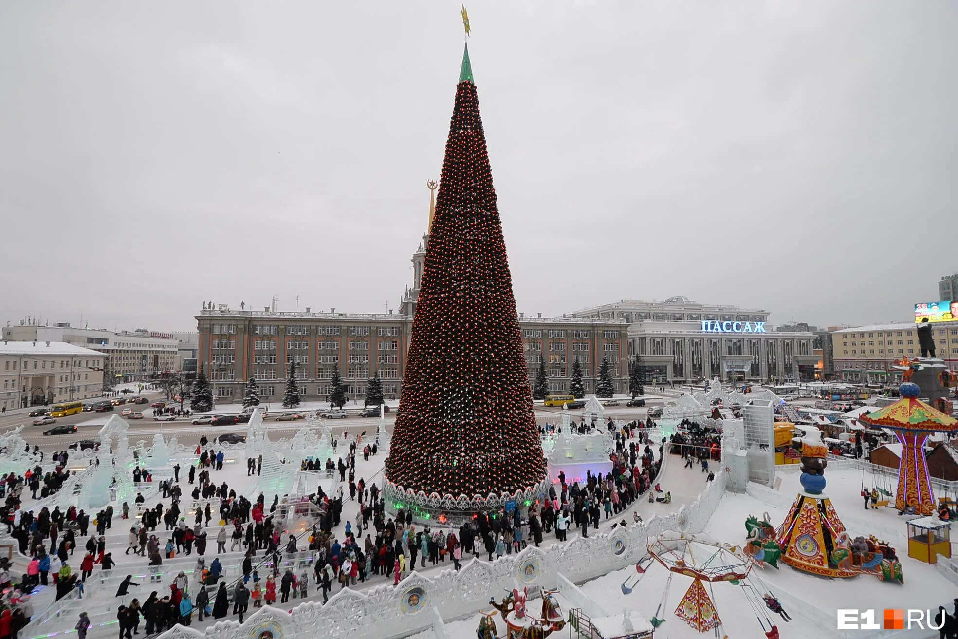 Порядок украшения елки. Схема украшения елки. Ёлка йошкар-ола 2022 на площади. Площадь ленина новосибирск новый год. Стих про елку.