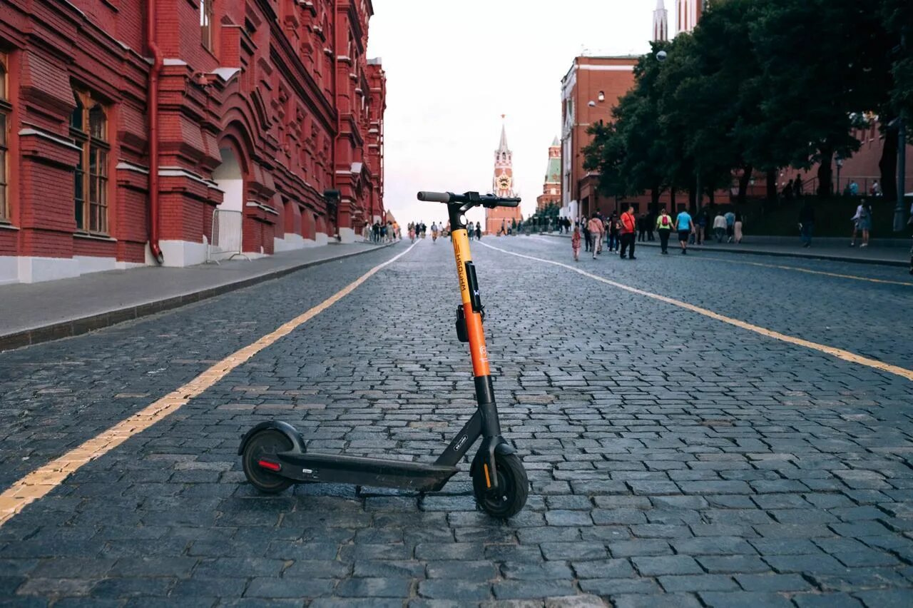 Московские самокаты приложение. Электросамокат Москва. Самокаты в Москве. Шеринг самокатов. Электросамокаты Шеринг.