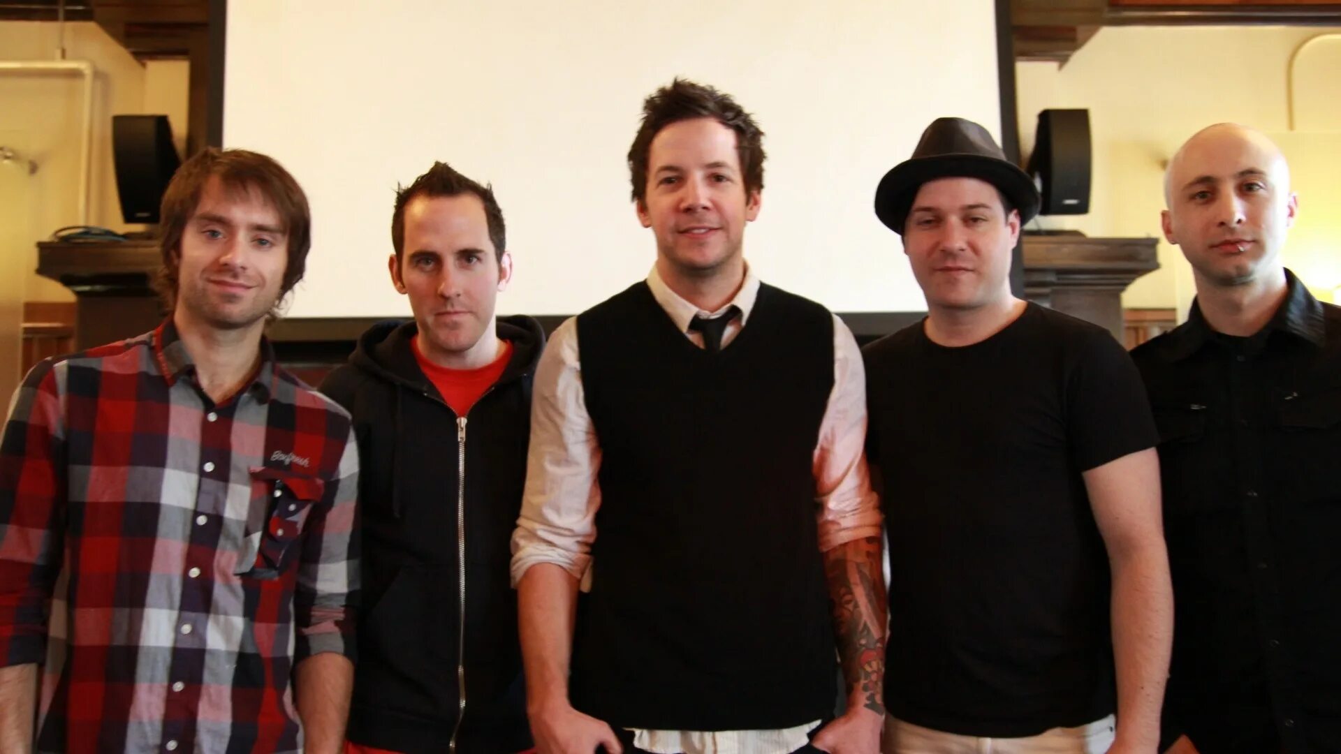 Группа simple Plan. Симпл ПЛЭН. Участники группы simple Plan сейчас. Simple Plan обои. Включи simple plan